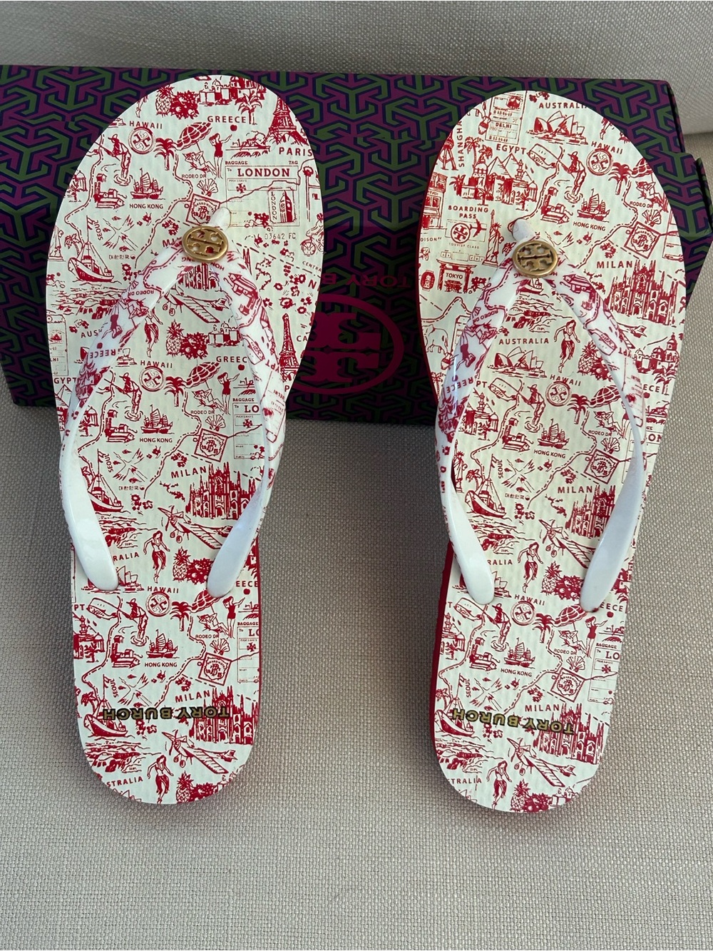 New In Box Tory Burch Women’s Red & White Destination Flip Flops Size 7M